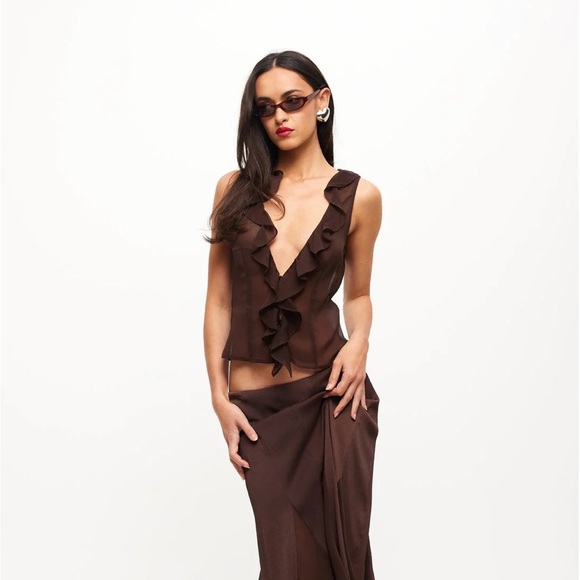 Lioness ROSE RUFFLE TOP | CHOCOLATE C17 - Picture 3 of 8